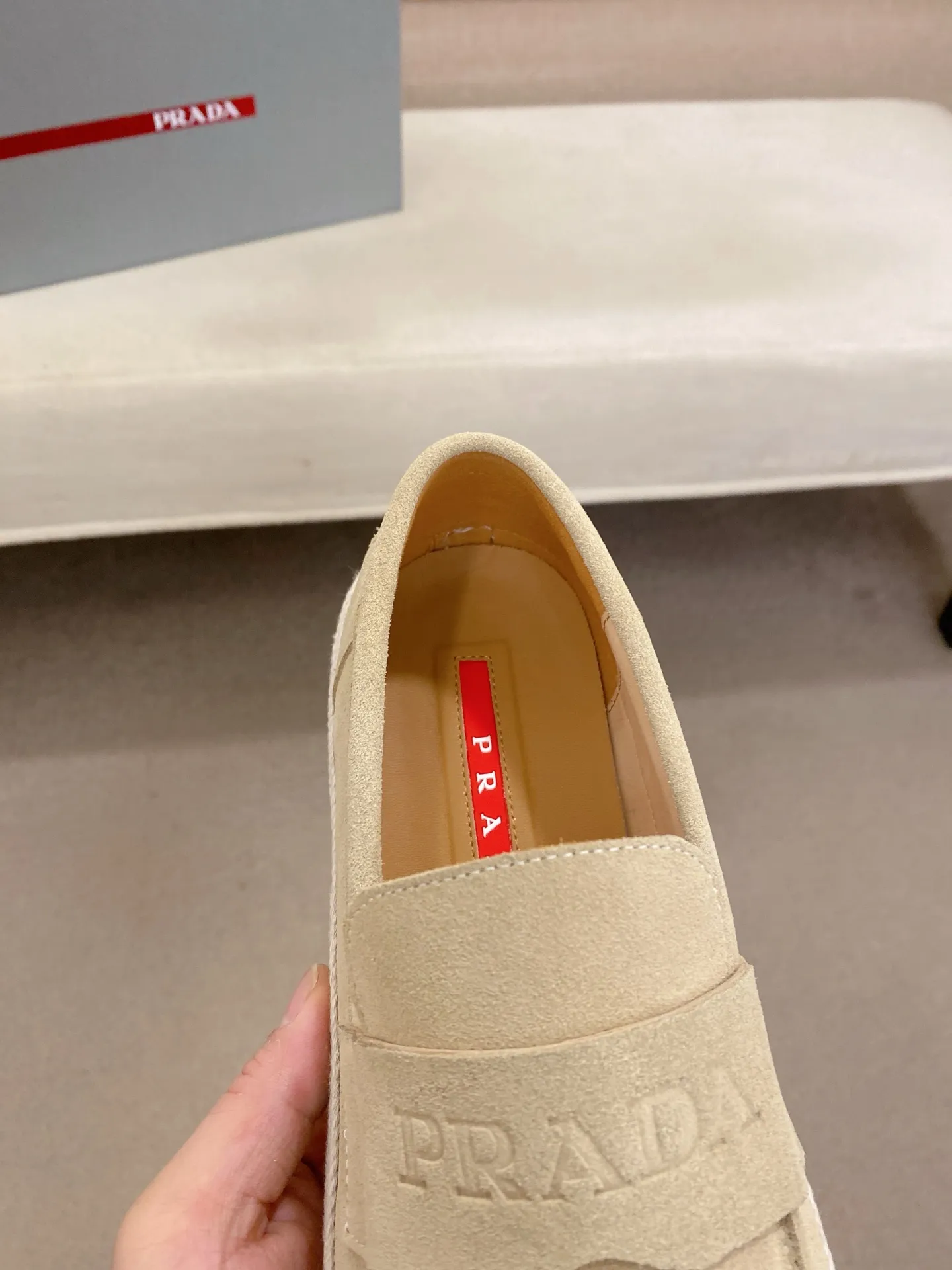 Men's shoes 💰 480💰 ✔️✔️✔️Top high version High-quality new PRADA (Prada) counters are launched at the same time. The new men's shoes and 😘fabrics are purely handmade in Niujing. Lining: Full cowhide lining. 👍🏿High-end☄️Open-molded non-slip rubber outsole, exquisite lines, simple and elegant, comfortable and high-end for leisure travel. Code number: 38-44. Can be customized45